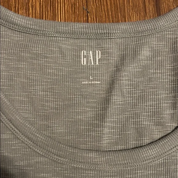 GAP Women's Light Green Puff Sleeve Tee - Picture 3 of 6